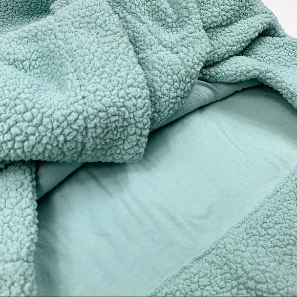 GAP Sherpa Teddy Mock Neck Lined Pullover Top, XL - Picture 2 of 9